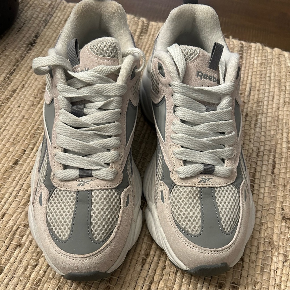Reebok Royal Charge sneaker